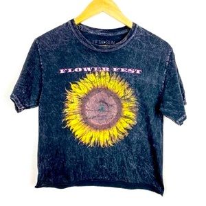 Fifth Sun Flower Fest Crop Tee 
Size Medium